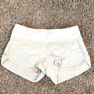 Lululemon Speed Up Low-Rise Lines Short 2.5” size 4 white